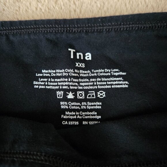 2/$20 Aritzia TNA Black Short Size XXS - Picture 3 of 6